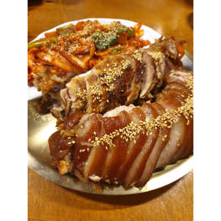 [동네맛집족발] 4개 족발 중 택1 — 5점을 준 리뷰어가 2020년 2월 올린 사용 사진