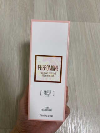 레드컨테이너 페로몬향 퍼퓸 바디에멀전 — 4.5점을 준 리뷰어가 2019년 12월 올린 사용 사진