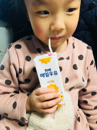 매일우유 멸균 매일우유 저지방 2프로 멸균 핑크퐁 에디션 6입 — 4.67점을 준 리뷰어가 2018년 1월 올린 사용 사진