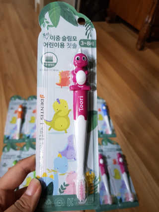 맘스러빙 뚜리공룡칫솔 부드러운모,이중슬림모 — 5점을 준 리뷰어가 2019년 8월 올린 사용 사진