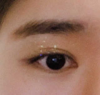 [블랙루즈] 펄블리 아이 글리터 2종 — 3.5점을 준 리뷰어가 2019년 1월 올린 사용 사진