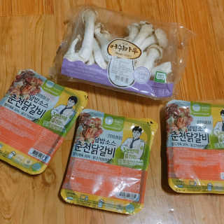 뜰아채유통 춘천닭갈비덮밥소스와 머쉬마루 버섯 — 4.5점을 준 리뷰어가 2018년 10월 올린 사용 사진