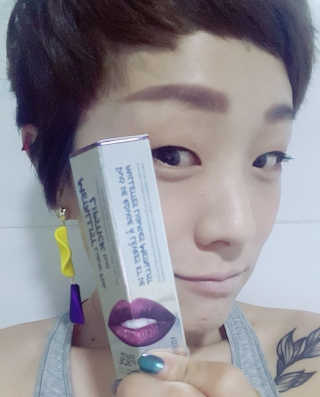 터치인솔 메탈리스트 리퀴드 포일 립스틱 5종 — 5점을 준 리뷰어가 2018년 3월 올린 사용 사진