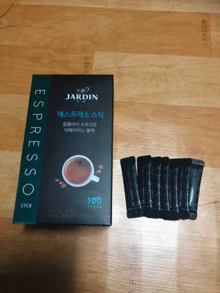 (주)쟈뎅 쟈뎅 에스프레소 스틱 아메리카노 블랙 — 3.83점을 준 리뷰어가 2018년 10월 올린 사용 사진