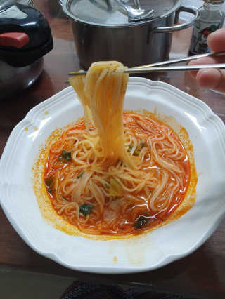풀무원 마라덕후 모여라~ 사천식 마라쌀국수+마라볶음쌀국수 — 5점을 준 리뷰어가 2019년 10월 올린 사용 사진