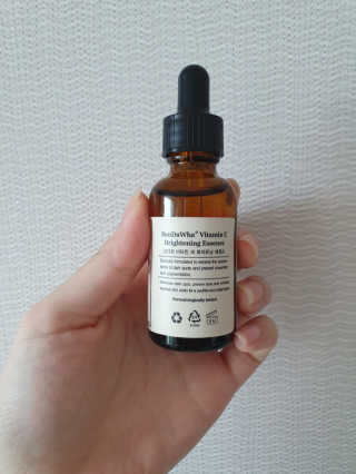 [스킨큐어] 산다화 비타민C 화이트닝 에센스 30ml — 5점을 준 리뷰어가 2019년 6월 올린 사용 사진