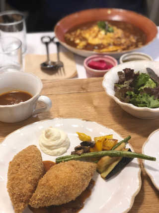 [에그썸] 토네이도 or 마그마 오믈렛 1+ 토르돈가스 1 — 5점을 준 리뷰어가 2018년 11월 올린 사용 사진