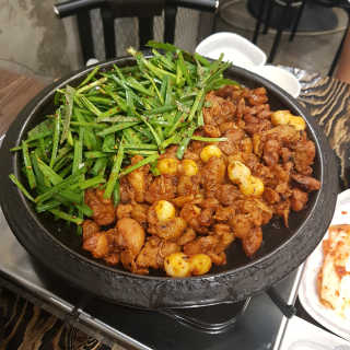 고향원조숯불닭갈비 [고향산천원조숯불닭갈비] 뼈없는 숯불닭갈비 2인세트 — 3.5점을 준 리뷰어가 2018년 10월 올린 사용 사진