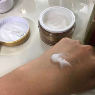 최윤하스텔라 최윤하 만물상 올인원 만능크림 — 4.5점을 준 리뷰어가 2018년 11월 올린 사용 사진