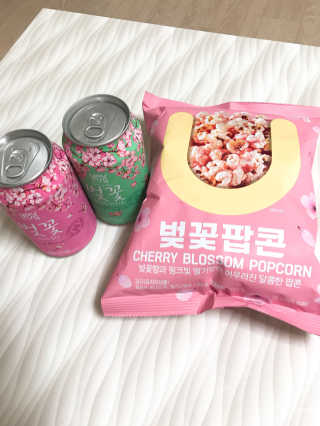 GS25 벚꽃 팝콘 + 벚꽃스파클링 + 벚꽃 청포도 에이드 — 4.17점을 준 리뷰어가 2018년 3월 올린 사용 사진