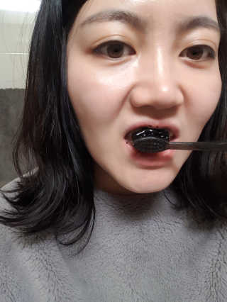 the naked object 디블랙팩치약 디블랙칫솔 세트 — 5점을 준 리뷰어가 2019년 3월 올린 사용 사진