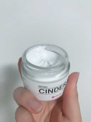 메이니 화이트 신드라 크림 70ml — 5점을 준 리뷰어가 2018년 4월 올린 사용 사진