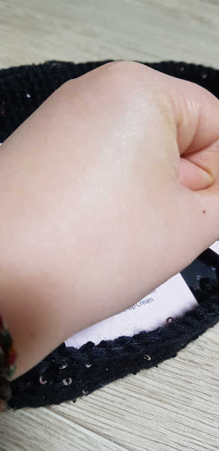 아크틱오션 아스타잔틴 앰플 톤 업 크림 — 5점을 준 리뷰어가 2019년 2월 올린 사용 사진