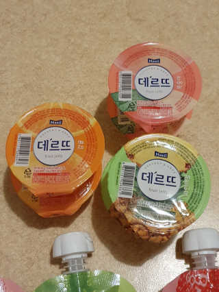 데르뜨 떠먹는 과일 3종, 짜먹는 과일 2종 총 10개 체험 — 5점을 준 리뷰어가 2020년 3월 올린 사용 사진