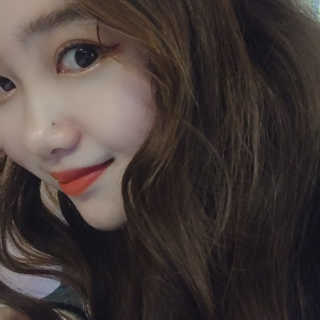 [블랙루즈] 펄블리 아이 글리터 2종 — 3.5점을 준 리뷰어가 2019년 1월 올린 사용 사진