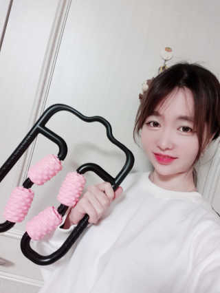 뭅뭅 바디핏레그롤러 종아리 허벅지 하체 마사지기 — 5점을 준 리뷰어가 2019년 11월 올린 사용 사진