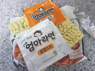 라면 그대로가 제일 맛있는 더엄마라면 — 5점을 준 리뷰어가 2019년 9월 올린 사용 사진