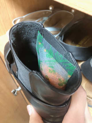 쨍하고 해뜰집 재사용 가능한 로하스 인증 지시겔 제습제 25g 20개입 — 5점을 준 리뷰어가 2019년 9월 올린 사용 사진