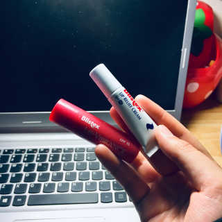 블리스텍스 립 릴리프 크림 립밤, 립 바이브런스 립밤 — 5점을 준 리뷰어가 2018년 11월 올린 사용 사진