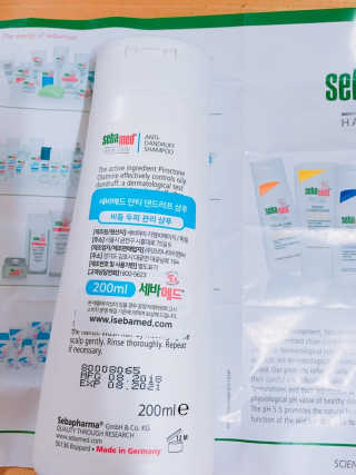 세바메드 안티-댄드러프 샴푸 [문제성 두피 케어샴푸] — 5점을 준 리뷰어가 2019년 8월 올린 사용 사진