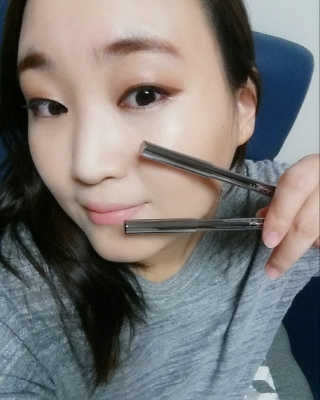 맥퀸뉴욕 원샷 오토 젤 아이라이너(2EA) — 4.5점을 준 리뷰어가 2016년 9월 올린 사용 사진