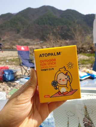 아토팜 야외놀이 선스틱 SPF50+ PA++++ — 5점을 준 리뷰어가 2020년 3월 올린 사용 사진
