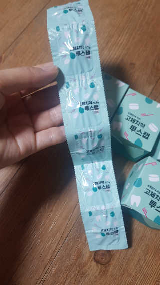 솔테라피 씹는 고체치약 투스탭 스파클레몬 6정 x 5박스 — 4점을 준 리뷰어가 2019년 6월 올린 사용 사진