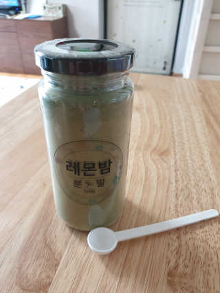 초능력 국내산 레몬밤 분말 — 3점을 준 리뷰어가 2019년 8월 올린 사용 사진