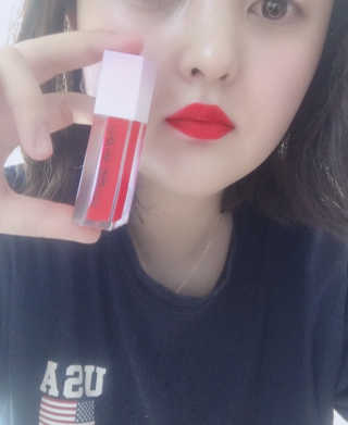 터치인솔 프리티필터 쉬폰 벨벳 립틴트 비비드팝 컬렉션 — 5점을 준 리뷰어가 2019년 3월 올린 사용 사진