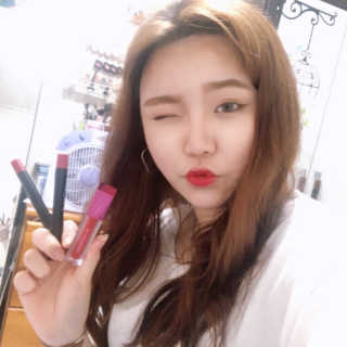 [블랙루즈] 에어 핏 촉촉틴트 + 크리미 벨벳 립크레용 — 4.33점을 준 리뷰어가 2018년 7월 올린 사용 사진