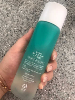 오지아이 워터 밤 모이스처 스킨 에센스 180ml — 5점을 준 리뷰어가 2019년 12월 올린 사용 사진