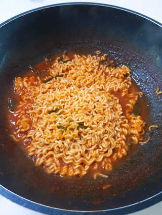 홍대미미네국물떡볶이 [홍대미미네]오리지널 국물 떡볶이4팩 + 라면사리 — 3점을 준 리뷰어가 2019년 4월 올린 사용 사진