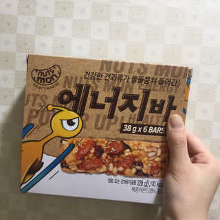 견과가 똘똘 뭉쳐들어간 넛츠몬 에너지바 1BOX 6개입 — 3.67점을 준 리뷰어가 2018년 1월 올린 사용 사진