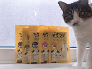 [펫토리아]짜먹는 한입뚝딱 강아지.고양이 마약간식 — 5점을 준 리뷰어가 2019년 8월 올린 사용 사진