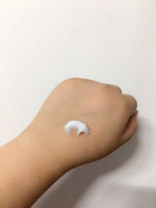 포렌코즈 아쿠아 커넥션 크림 — 3.83점을 준 리뷰어가 2017년 8월 올린 사용 사진