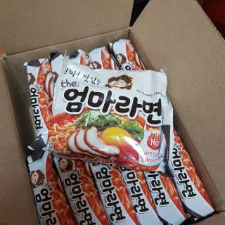라면 그대로가 제일 맛있는 더엄마라면 — 5점을 준 리뷰어가 2019년 6월 올린 사용 사진
