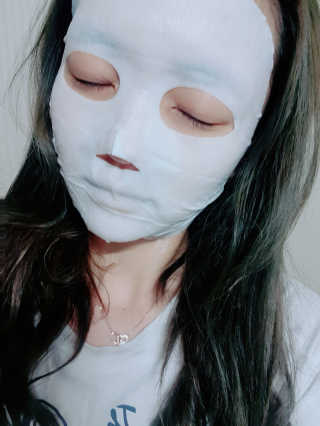 23years old 코쿤 윌로우 실키 마스크 — 5점을 준 리뷰어가 2018년 4월 올린 사용 사진