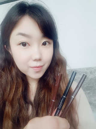 우드버리 1.5mm 스키니 젤 아이라이너 — 5점을 준 리뷰어가 2019년 5월 올린 사용 사진
