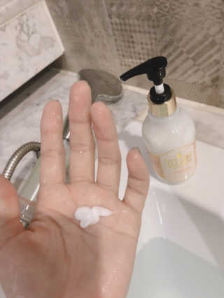 바디홀릭 인샤워 바디퍼퓸 옐로우포션 250ML — 5점을 준 리뷰어가 2019년 4월 올린 사용 사진