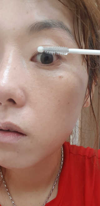 에이페 아이래쉬 리치 세럼 — 1.33점을 준 리뷰어가 2018년 9월 올린 사용 사진