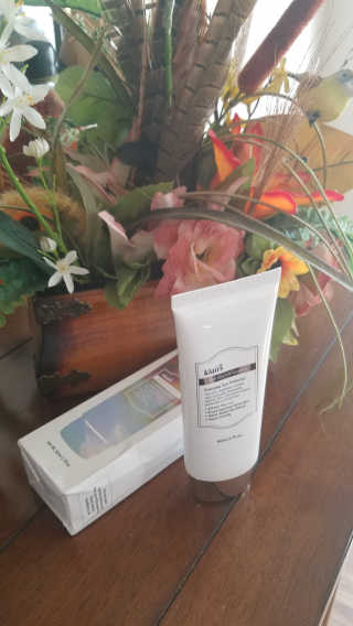 소프트 에어리 UV 에센스 SPF 50 PA ++++ — 4.83점을 준 리뷰어가 2018년 11월 올린 사용 사진