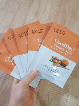 GoodDay Skincare GoodDay 강황 마스크 — 4점을 준 리뷰어가 2020년 2월 올린 사용 사진