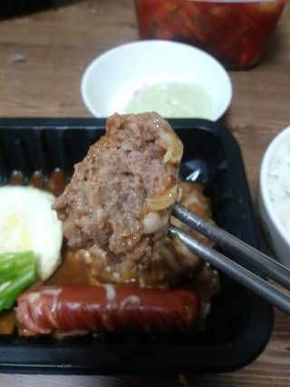 후쿠오카함바그 눈꽃치즈 데미그라스 함박스테이크 240g x3팩 — 5점을 준 리뷰어가 2019년 11월 올린 사용 사진