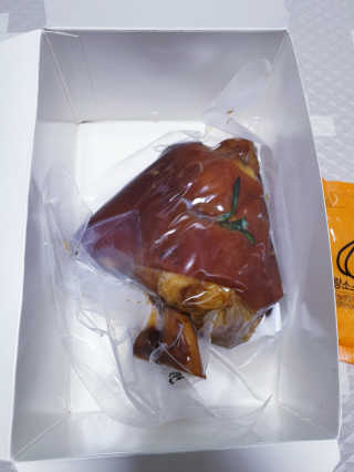 행복먹거리공작소 맥족. 맥주에 빠진 족발 550g + 마늘소스 70g — 5점을 준 리뷰어가 2020년 3월 올린 사용 사진