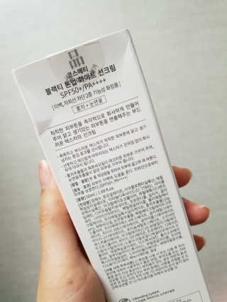코스메티 블랙티 톤업  화이트 선크림 — 4.33점을 준 리뷰어가 2018년 5월 올린 사용 사진