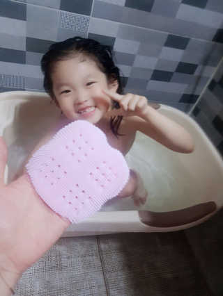 비비또 실리콘 베이비 타월 — 5점을 준 리뷰어가 2019년 6월 올린 사용 사진