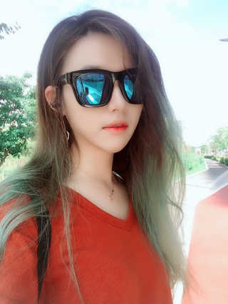 터치인솔 고 익스트림 하이 데피니션 립 락커 — 5점을 준 리뷰어가 2018년 8월 올린 사용 사진