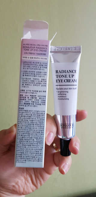 보나쥬르 래디언스 톤업 아이크림 30ml — 4점을 준 리뷰어가 2018년 8월 올린 사용 사진