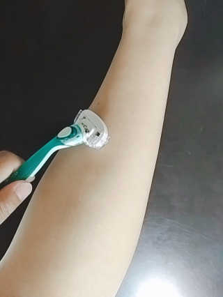 도루코 페이스 [여성용 제모기] 도루코 샤이 크리미 — 4.83점을 준 리뷰어가 2018년 5월 올린 사용 사진