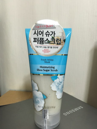 바디판타지 모이스처라이징 시어 슈가 스크럽 — 3.5점을 준 리뷰어가 2016년 7월 올린 사용 사진